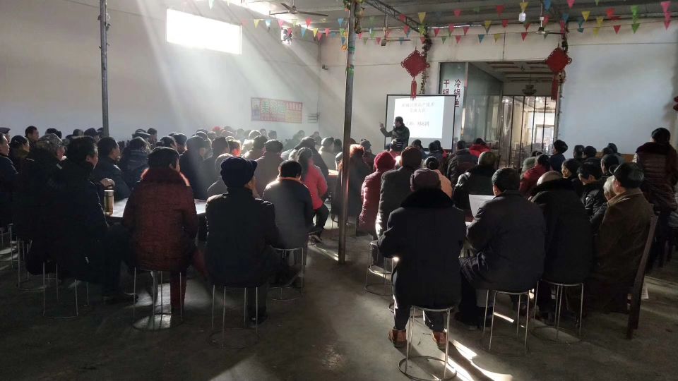 盖尔盖司销售人员下乡宣传生物有机肥知识