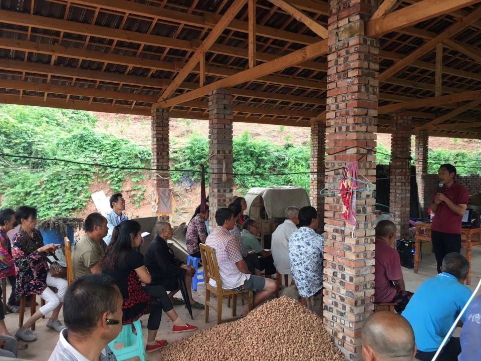 盖尔盖司销售人员下乡宣传生物有机肥知识