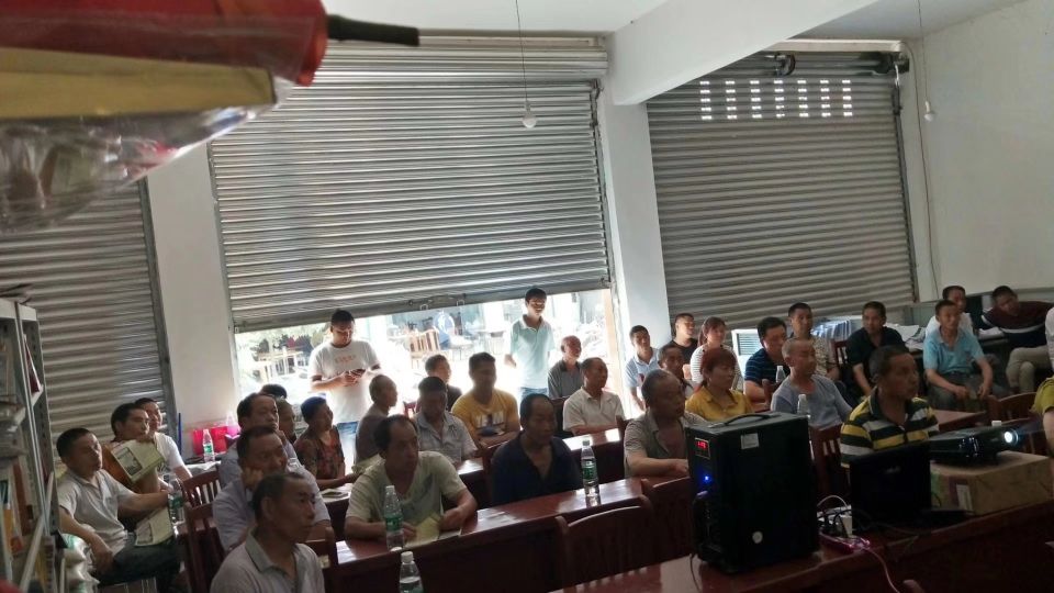 盖尔盖司销售人员下乡宣传生物有机肥知识